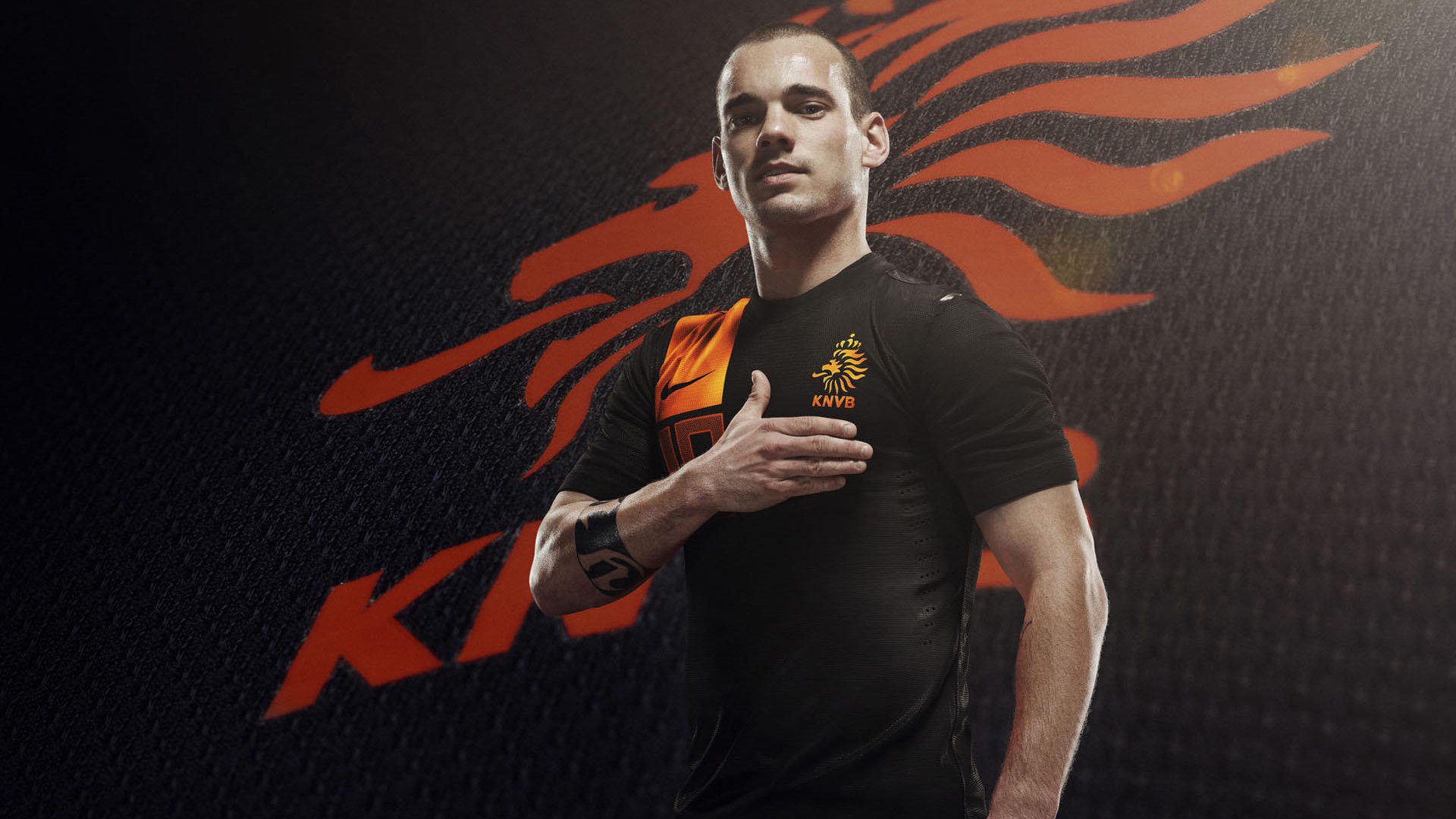 外教沟通能力不足影响队内氛围,与外界沟通能力欠缺