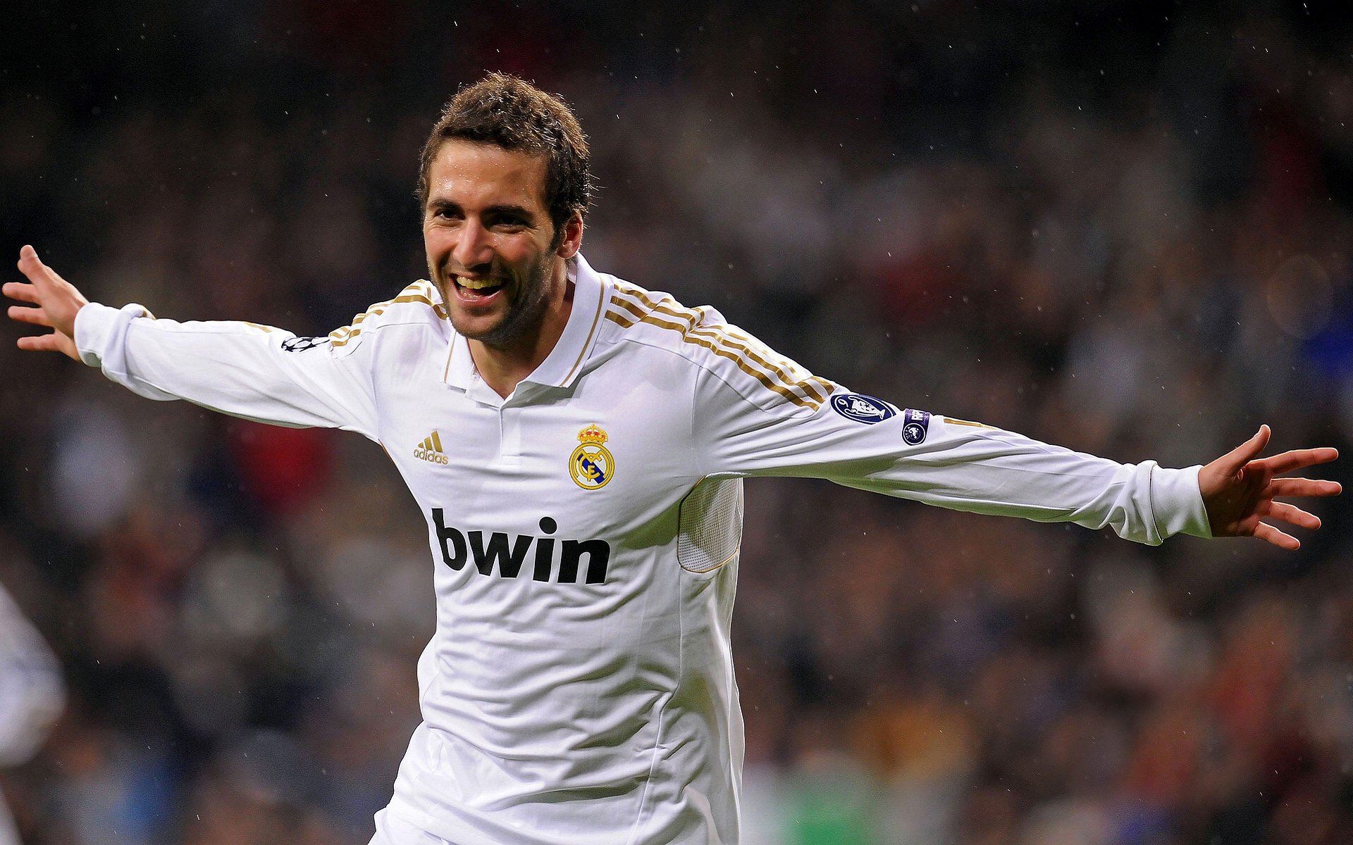 “顶级马拉松选手亮相武汉,赛场惊现新纪录”